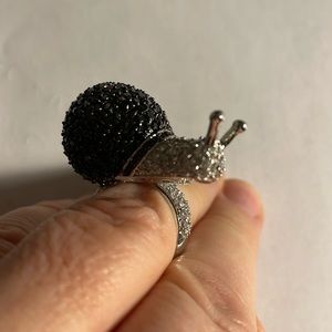 Noir Jewelry snail ring